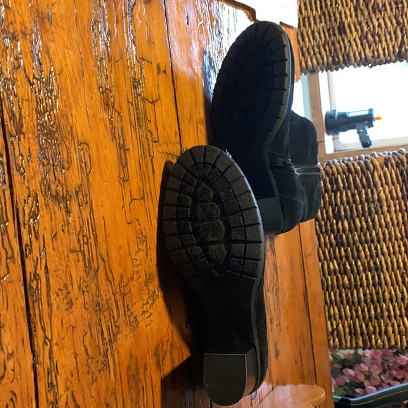 Lane Bryant 3 inch heeled short boot. - Picture 2 of 5